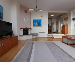 Opatija központjában, 147 m²-es kétszintes lakás kerttel és tengeri panorámával