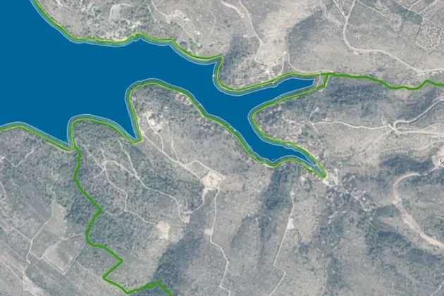 Milna, Bobovišća, building plot 526 m2 from the sea 140m