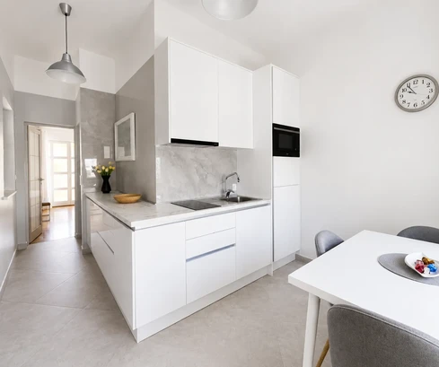 Malinska - Renovierte Erdgeschosswohnung mit Garten
