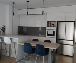 Trogir, Soline, apartamento de tres habitaciones de 100 m2 con vistas al mar, 2 plazas de aparcamiento