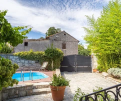 Stria, Gračišće – Három történelmi kőház medencével az óváros szívében