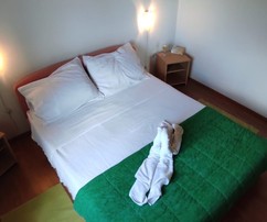 Wunderschönes Haus direkt am Meer mit drei Wohnungen steht zum Verkauf