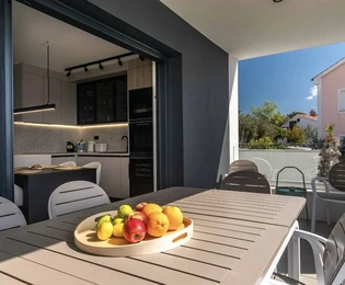 Penthouse na prodaju s wellnessom i bazenom Krk