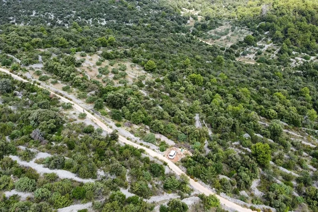 <p>Vinišće, poľnohospodárska pôda 4534 m2, prístupová cesta, 500 m od mora</p>