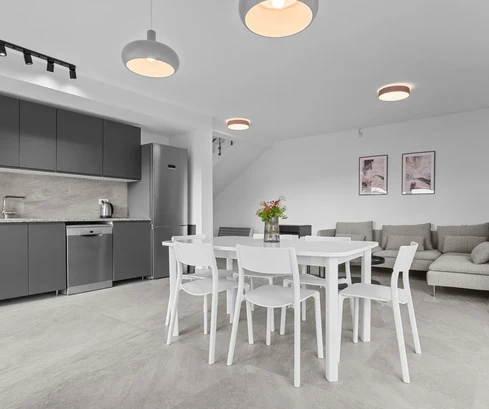 Istria, Poreč, dvojdom 180 m² so 4 spálňami a 3 parkovacími miestami
