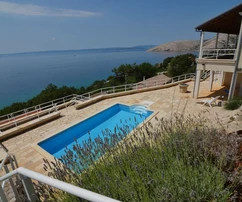 ВИЛЛА С БАССЕЙНОМ И ПАНОРАМНЫМ ВИДОМ НА МОРЕ, В ПРИВЛЕКАТЕЛЬНОМ МЕСТЕ!