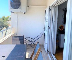 Apartamento amueblado en la isla de Čiovo con vista al mar