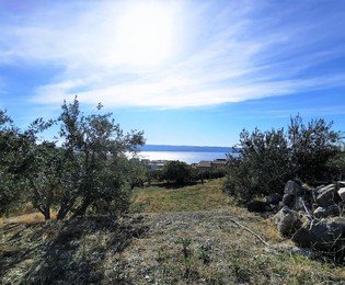 Splendidi terreni edificabili con vista sul mare vicino a Spalato in vendita