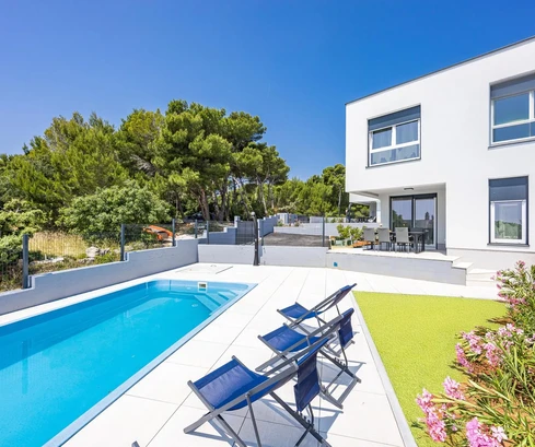 Istria, Premantura, casa adosada con piscina, a 400 m del mar, acceso al cabo Kamenjak
