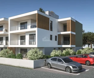 Vodice – A1-es apartman földszinten, udvarral, 800 m-re a strandtól