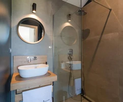 Luxusná vila s bazénom na predaj na ostrove Brač v obci Škrip v Chorvátsku