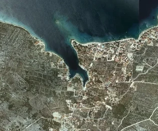 Rogoznica, Ražanj, Baugrundstück 1890 m2, 150 m vom Meer entfernt