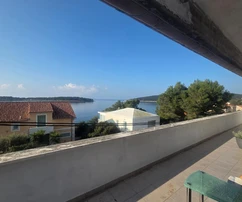 Ostrov Korčula, Potirna, dům s apartmány, druhý řad od moře