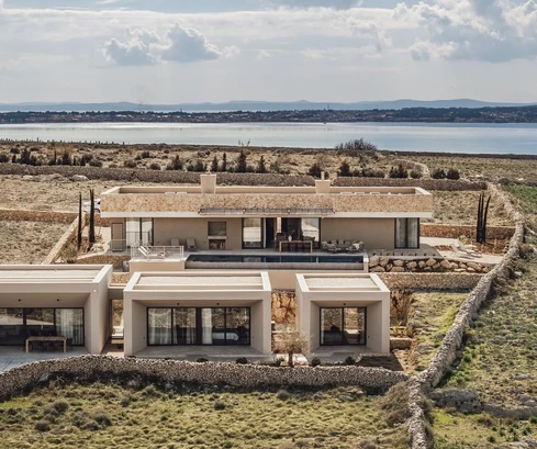 Luxusvilla eladó a tenger közelében Povljanában Horvátországban