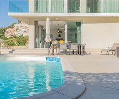 Modern városi villa medencével eladó Zaton Dubrovnikban Horvátországban