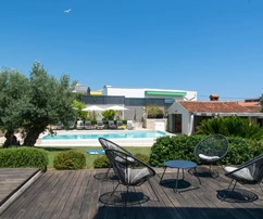 Villa en venta en Ližnjan con piscina y jardín en Croacia