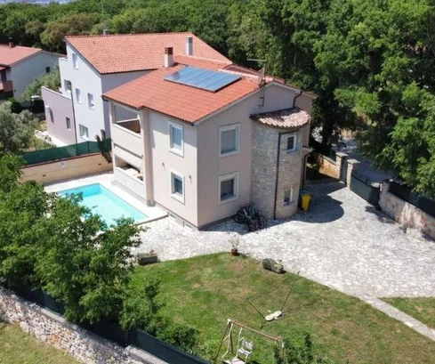 Istria, Pola, spaziosa villa con piscina vicino al centro storico