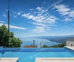 Urocza willa z basenem, Opatija