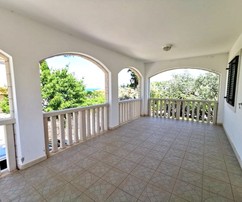 Incantevole casa in pietra in vendita vicino al mare a Brac