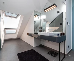 Immobilier à vendre à Postira sur Brač à seulement une rangée de la mer en Croatie