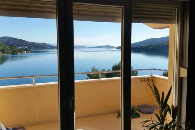 <p>Marina, pohodlný dvojizbový apartmán 75 m2, priamo pri mori, s parkovaním</p>