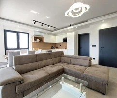 Isztria, Medulin, modern lakás, 2 hálószoba, terasz és tetőterasz, parkoló