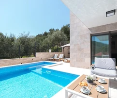 Luxury villa for sale in Split Žrnovnica in Croatia