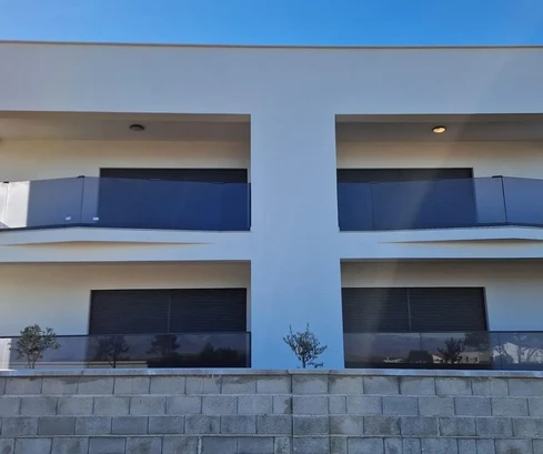 Nueva construcción primer piso con vista panorámica al mar y Velebit
