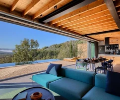 Istrie, Motovun, villa de luxe design avec piscine à débordement et vue panoramique