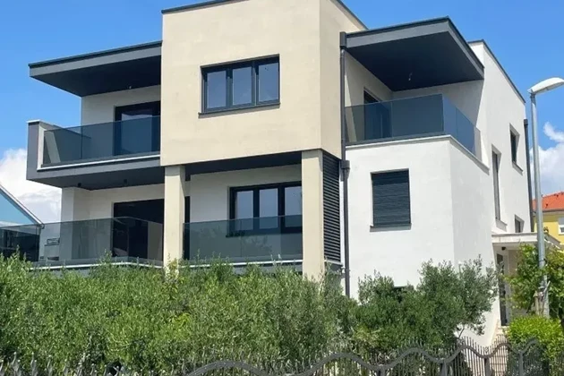 K. Štafilić, samostatne stojaci dom 348 m2 s garážou 36 m2 na pozemku 1440 m2
