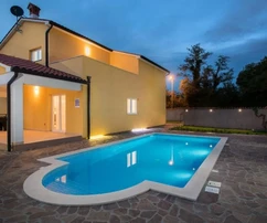 Nowy piękny dom z basenem, Istria, Labin