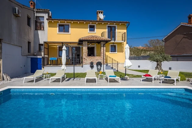 Istria, Jadreski: Moderná vila s bazénom a záhradou