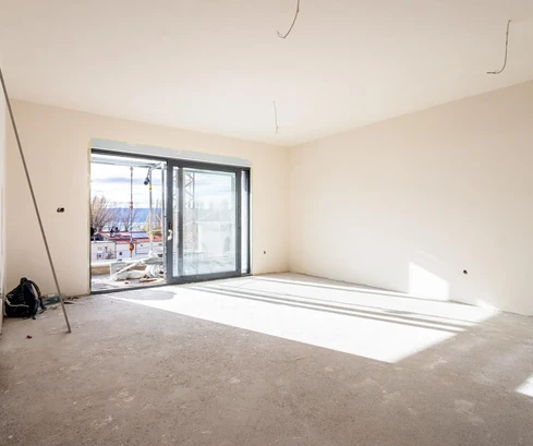 Omiš, przestronne dwupokojowe mieszkanie z widokiem, drugi rząd od morza