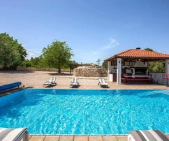 Dobrinj - Luxusvilla mit Pool auf 3.500 m²