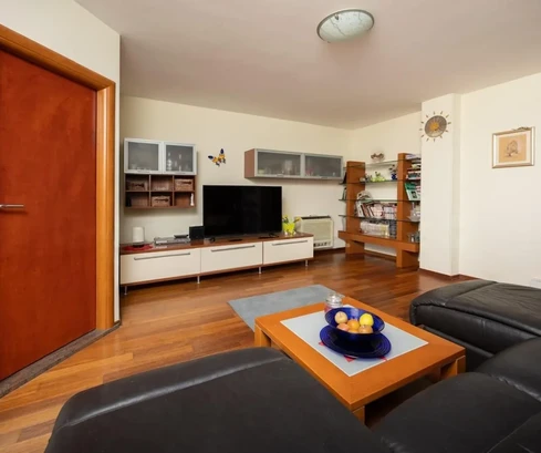 Split, Žnjan, trojizbový byt 136 m2 s výhľadom na more a garážou 30 m2