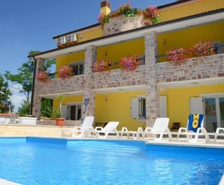 Villa con piscina nella pittoresca periferia di Parenzo, Istria