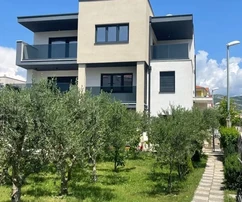 K. Štafilić, dom wolnostojący 348 m2 z garażem 36 m2 na działce o powierzchni 1440 m2