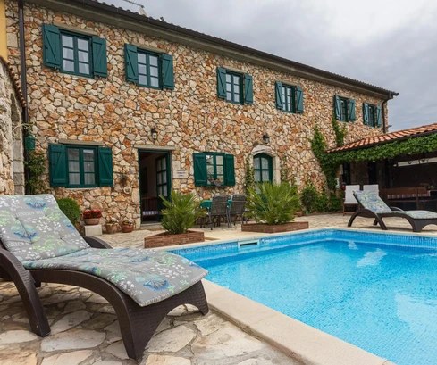 Šarmantná vila s bazénom na predaj v Bribire v Chorvátsku