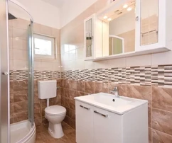 Čiovo, Slatine wolnostojący dom 260m2 z basenem, bezpośredni dostęp do plaży