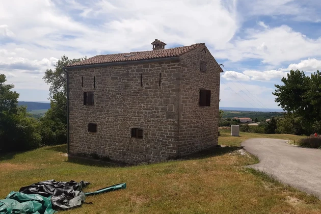 Istra, Buje: Casa de piedra renovada con vista al mar