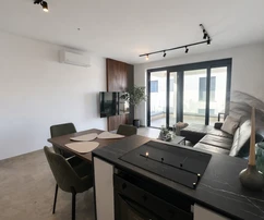 Zadar, doskonała lokalizacja - 50 m od plaży | 2 sypialnie + salon + taras na dachu 35,8 m²