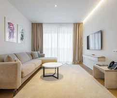 Istria, Savudrija, Petram Resort, moderno apartamento de un dormitorio de 64 m², vista al mar, 1ª planta, parking