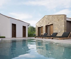 Istrien, in der Nähe von Barban, modernes Steinhaus mit Pool, drei Schlafzimmern und drei Badezimmern