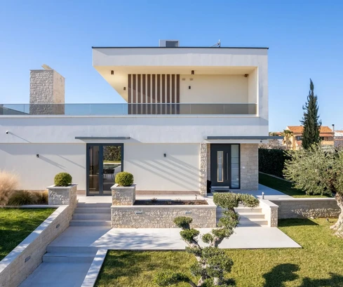 Villa di lusso con piscina in vendita a Parenzo in Croazia