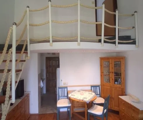 Istria, Červar Porat: Appartamento con balcone a galleria