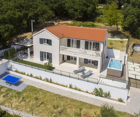 Dugi Rat, Jesenice, maison en pierre avec piscine et vue sur la mer, emplacement calme