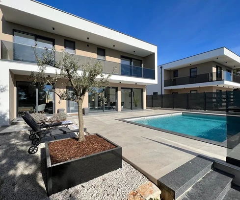 Willa z basenem na sprzedaż w Istrii Svetvinčenat w Chorwacji