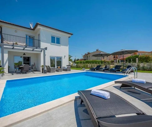 Villa mit Pool in der Nähe von Poreč zu verkaufen in Kroatien