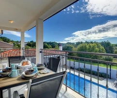 Einfamilienhaus mit Pool und Panoramablick, Istrien, Poreč