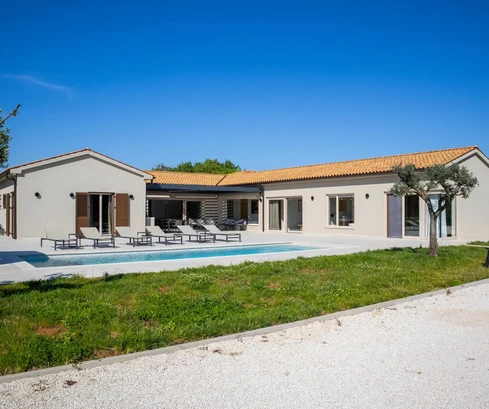 Luxusní vila s bazénem na prodej v Ližnjanu v Chorvatsku